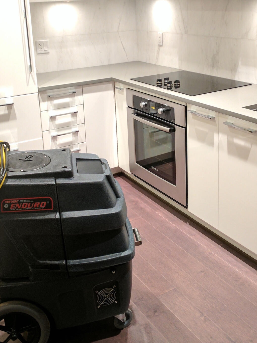 iClean Compact - Portable Carpet & Upholstery Cleaner Portable carpet cleaner rental Vancouver Richmond Burnaby - Newclean iClean Compact